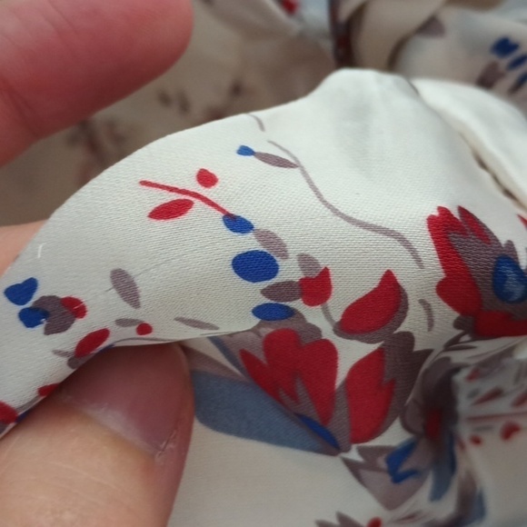 Lumiere floral wrap blouse in cream blue and red size S - Picture 6 of 10